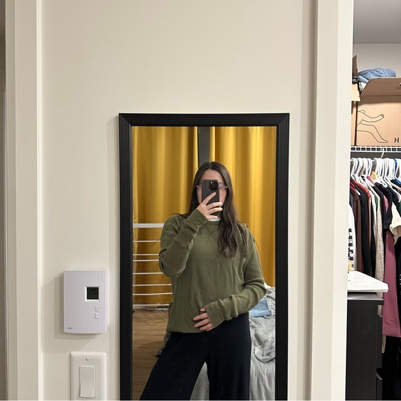 Urban Outfiters | men's small olive green waffle knit longsleeve sweater raw hem - Picture 8 of 8